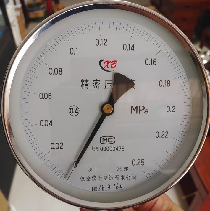 精密压力表YB-150, 0.4级，0.25级，-0.1-0-100MPA